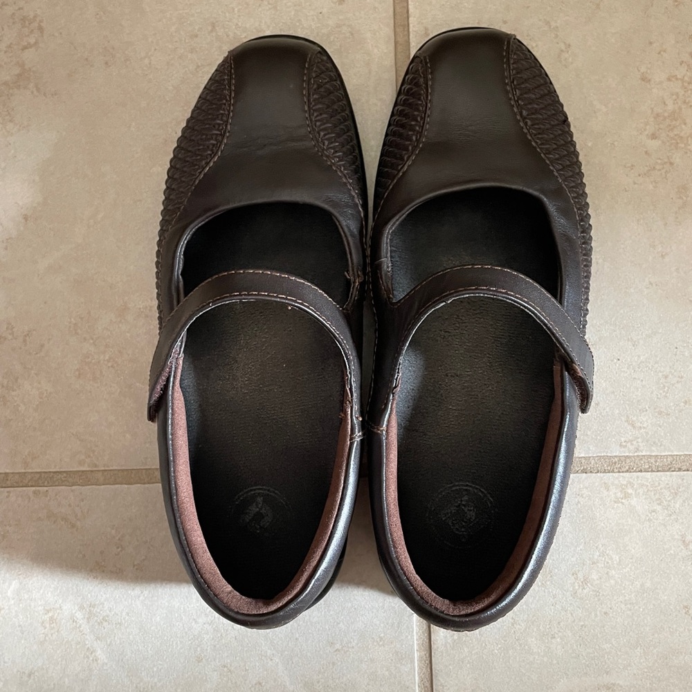 Propet Mary Jane shoes